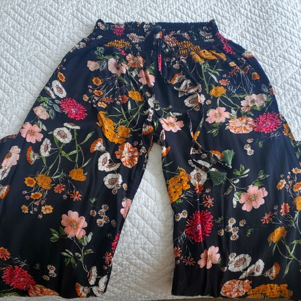 Flowy and Floral Pants x Women
